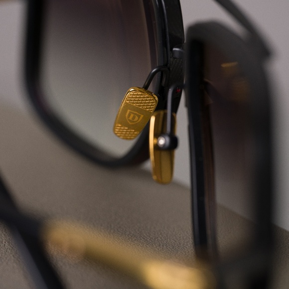 Dita Mach One - Black and 18k - Picture 6 of 10